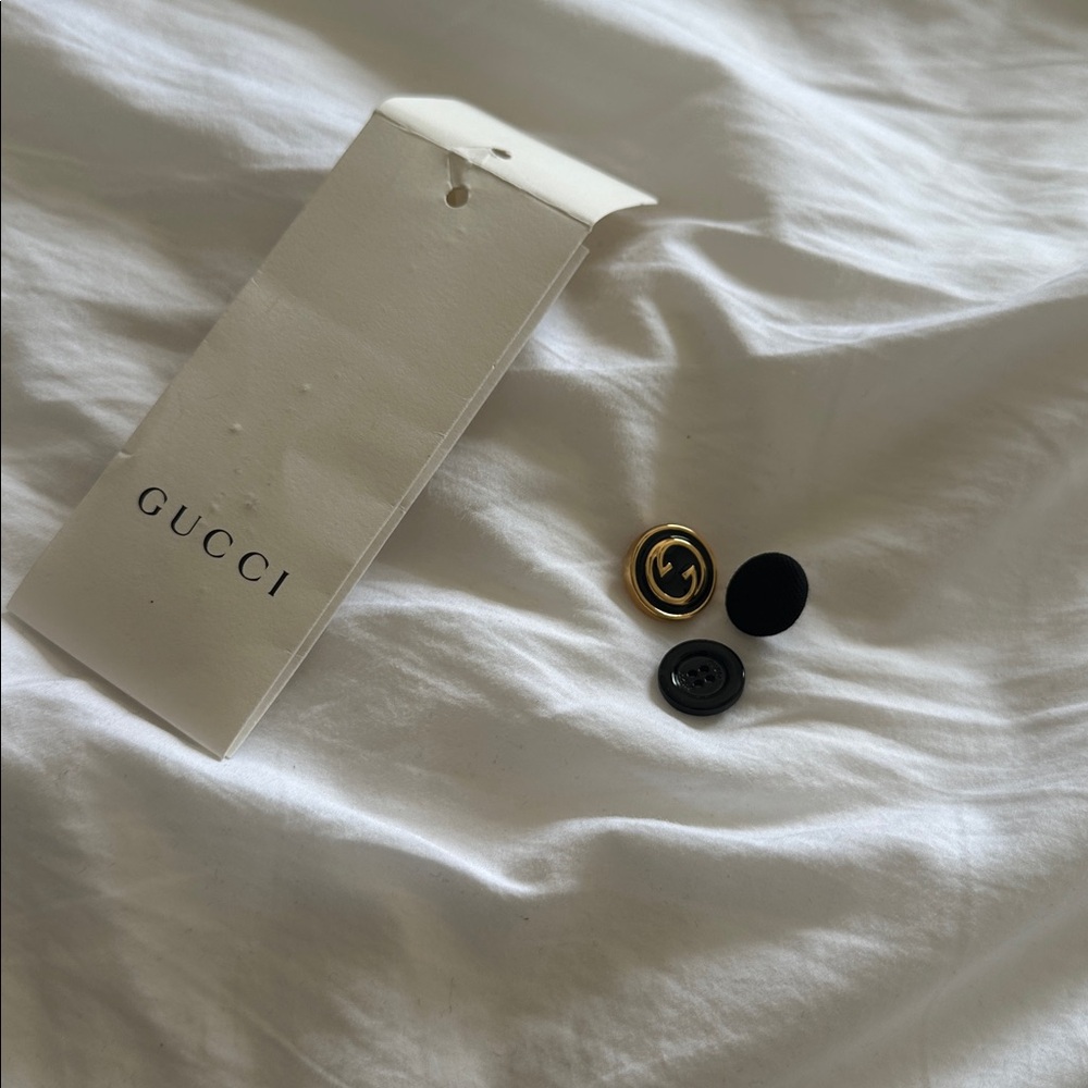 Gucci buttons